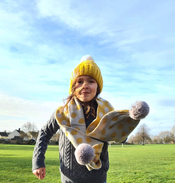 SPOTTY BOBBLE SCARF